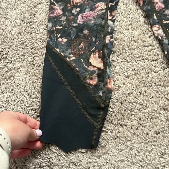 Lululemon Wunder Under Crop II Special Edition Scallop Leggings 23" - Picture 3 of 8